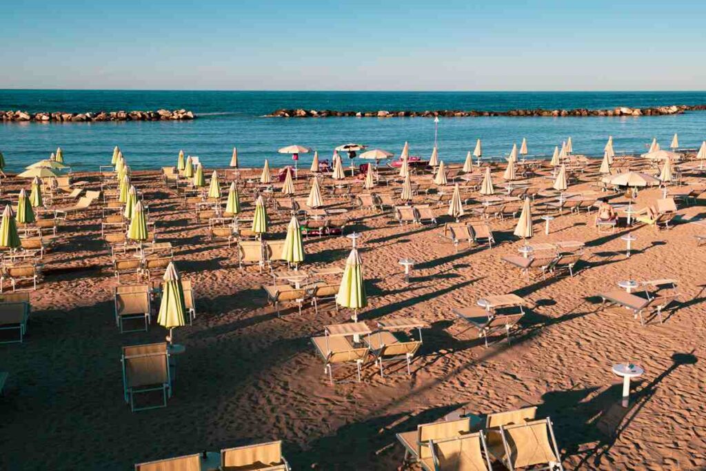 Estate in Emilia Romagna, le spiagge imperdibili: Bandiera Blu 2024