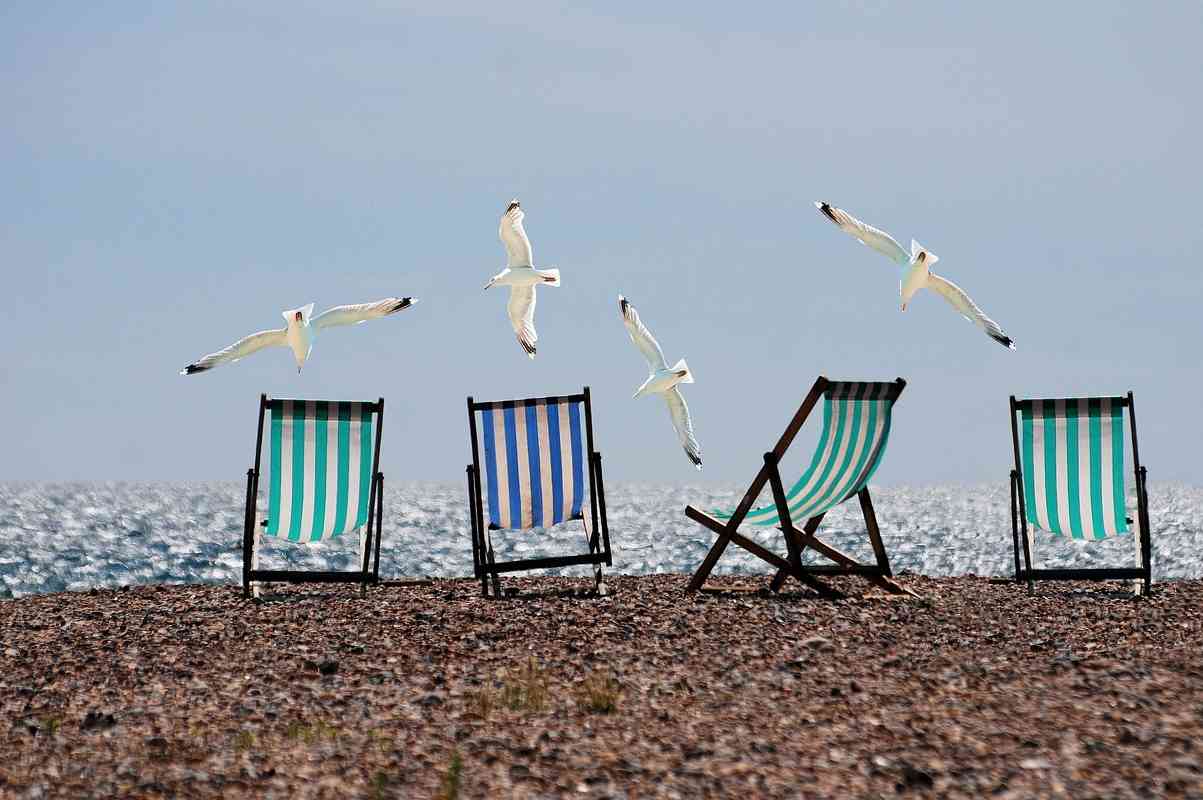 Non vuoi rinunciare ai gioielli in spiaggia? Quali scegliere e quali evitare, rischiano di rovinarsi