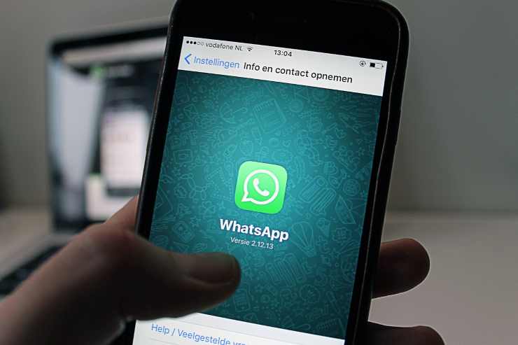Displey del cellulare con icona Whastapp