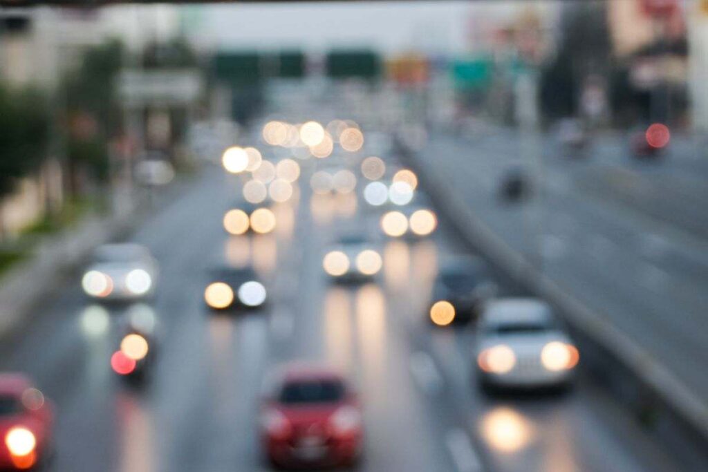 Cosa fare se una macchina è troppo vicina a noi in strada